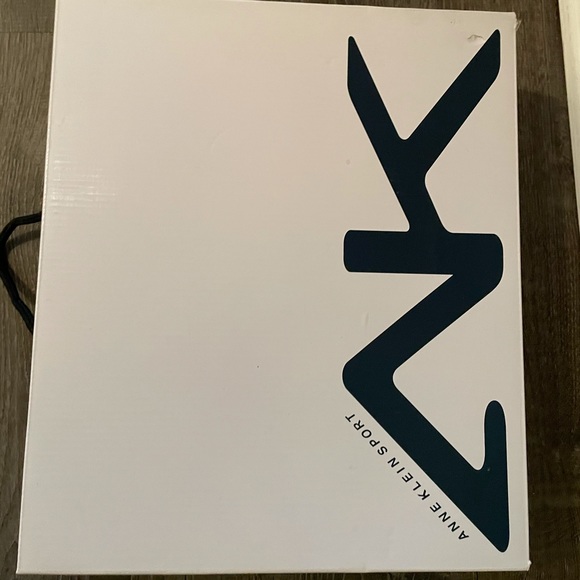 Anne Klein winter boots - Picture 4 of 5